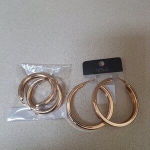 TWO PAIR GOLD HOP EARRING.